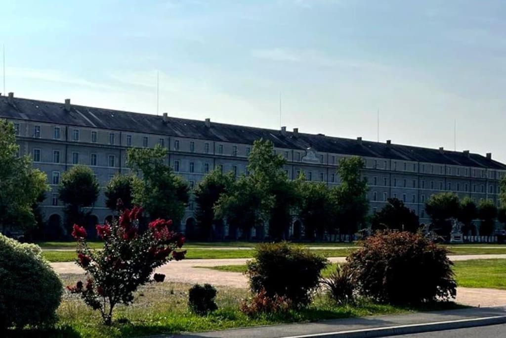 Apartamento Pau Centre Vue Sur Les Pyrenees Pour 2 Nuits Au Minimum Exterior foto
