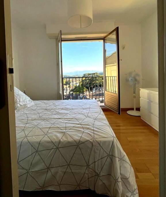 Apartamento Pau Centre Vue Sur Les Pyrenees Pour 2 Nuits Au Minimum Exterior foto